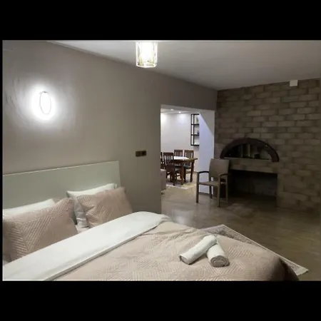 Downtown Apartament * Πόγραδετς